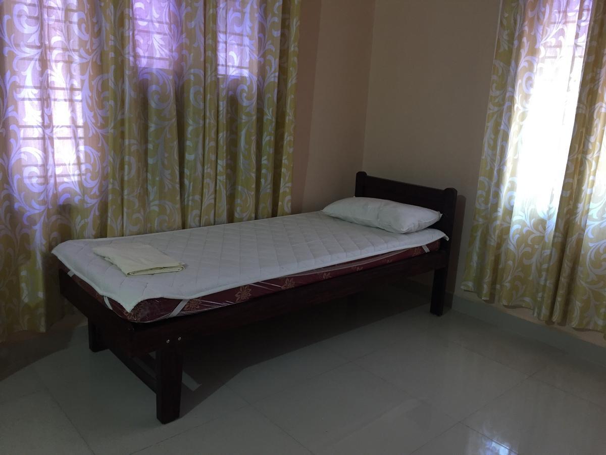 Mega Tourist Home Palarivattom Kochi Екстериор снимка